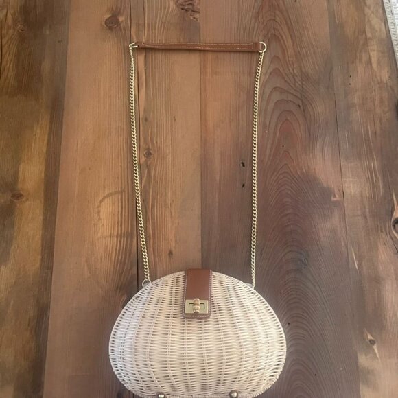 Talbots Clamshell Straw Crossbody Bag w/Leather Strap & Gold-Tone Chain - Picture 4 of 7